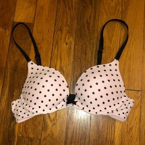 I am selling a victoria secret pink bra.